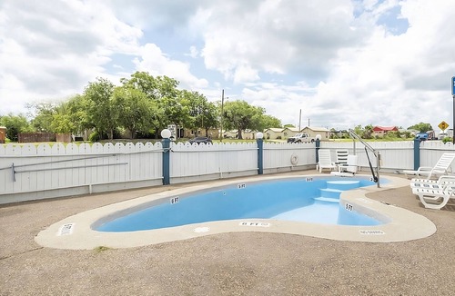 Three Rivers House | Make Your Trip More Enjoyable! Outdoor Pool, Onsite Parking, Pets Allowed!