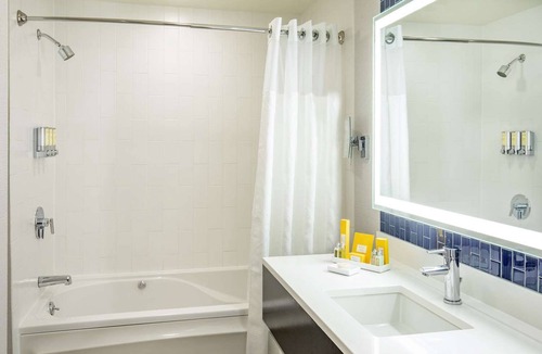 East Cambridge Resort | Make Your Trip More Enjoyable! w/Indoor Pool, Pets are Allowed Here!