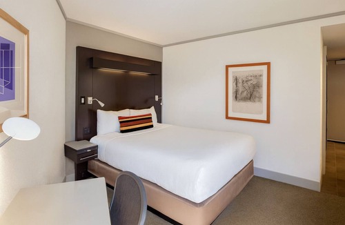 East Cambridge Resort | Make Your Trip More Enjoyable! w/Indoor Pool, Pets are Allowed Here!