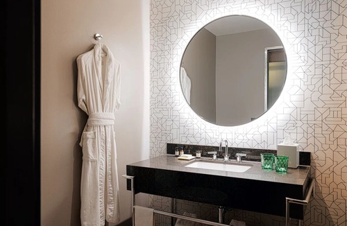 East Central Park Hotel | Make Your Trip More Enjoyable! Upscale Unit w/ Valet Parking, Shuttle Service!