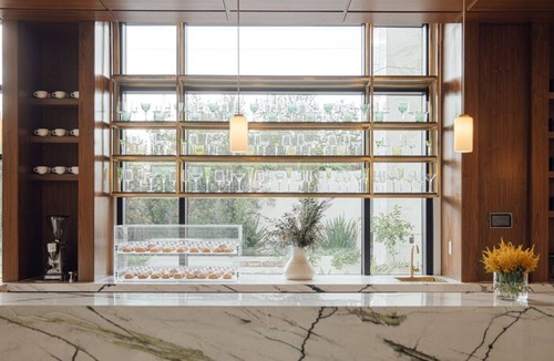 East Central Park Hotel | Make Your Trip More Enjoyable! Upscale Unit w/ Valet Parking, Shuttle Service!