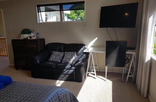 Hamilton House | Makepeace Place Homestay