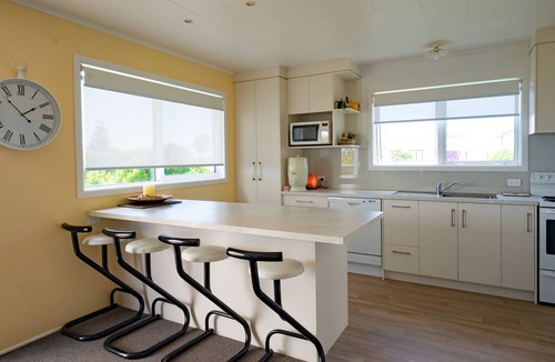 Maketu Cottage | MAKETU SEA MAGIC "BACH RETREAT"