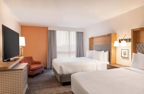 Fort Worth Hotel | Making The Best Memories Along The Way! Classy Unit, Indoor Swimming Pool!