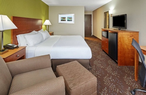 Matteson House | Making The Best Memories Along The Way! 2 Classy Units, Onsite Bar