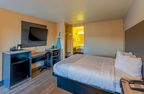 Sweet Home Hotel | Making The Best Memories Along The Way! With Outdoor Pool Access, Free Parking!