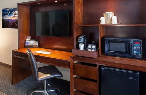 Tusayan Hotel | Making The Best Memories Along The Way! 4 Comfortable Units, Pool, Free Parking