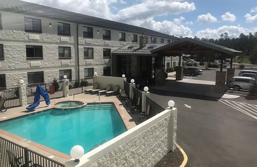 Tusayan Hotel | Making The Best Memories Along The Way! 4 Comfortable Units, Pool, Free Parking