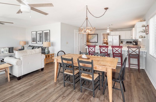 Folly Beach House | "Making Waves" Oceanfront/Pet Friendly/Less then 10 Steps to Beach off deck!
