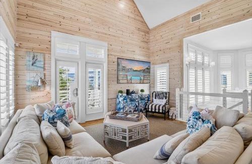 Cinnamon Shore Villa | Making Waves TC 9108