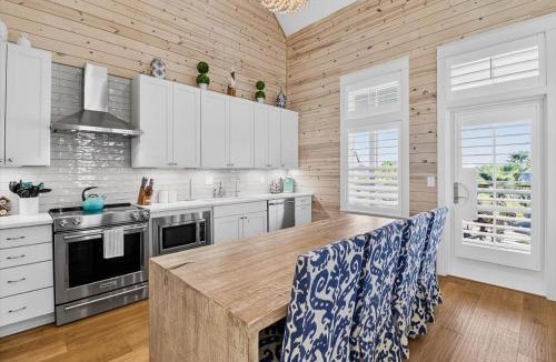 Cinnamon Shore Villa | Making Waves TC 9108