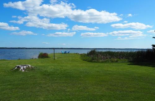Gladstone House | Malabar Cove - Lakefront, Quiet, And Relaxing!