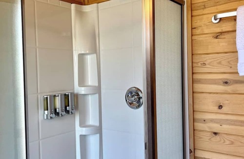 Cornville Cabin | Malachite Cabin: Reconnect in a Creekside Haven