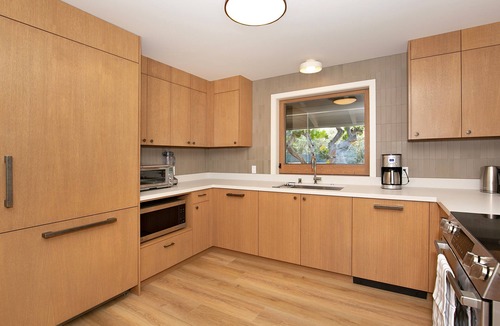 Kahuku House | Malaekahana Beachfront Oasis Steps from Excellent Sandy-Bottom Swimming