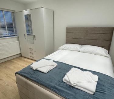 Barrow-on-Trent House | Malaj Hotel Room 2