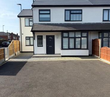 Barrow-on-Trent House | Malaj Hotel Room 2