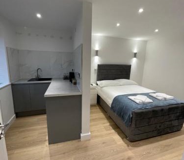 Barrow-on-Trent House | Malaj Hotel Room 3