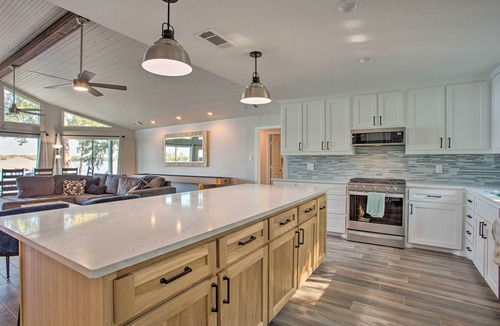 Malakoff House | Malakoff Home w/ Deck & Fire Pit: Cedar Creek Lake