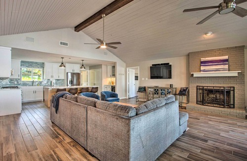 Malakoff House | Malakoff Home w/ Deck & Fire Pit: Cedar Creek Lake