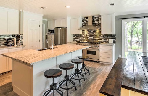 Star Harbor House | Malakoff Lake House - Deck, Boat Slips, & Fire Pit