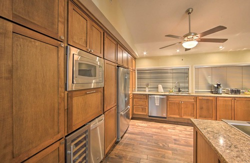 Star Harbor House | Malakoff Lakefront Home: Golf Course On-Site!