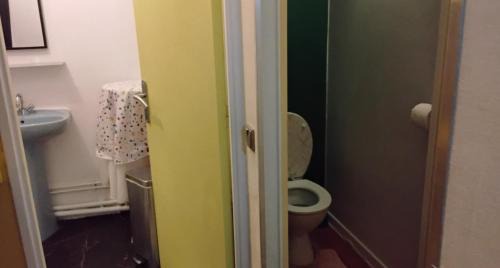 Cite Paul Eluard House | Male Shared room only for sleep 8 pm-10am