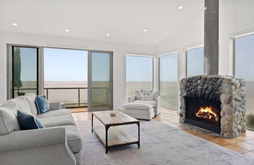 Western Malibu House | Malibu 4BR with Direct Beach Access by Colby and Conrad