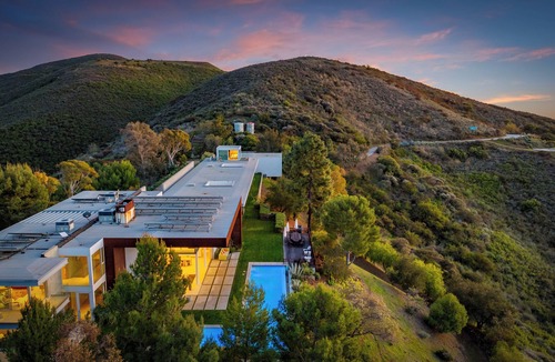 Malibu House | Malibu Art Haven Pool, Hot Tub & Guest House