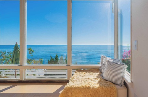 Western Malibu House | Malibu Beachfront Bungalow w/Ocean Views
