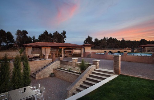 Vir Villa | Malibu Grand Royale – Luxury Group Villa