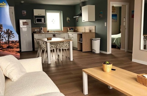 Neuf-Mesnil Apartment | Malibu - Suite in residence with swimming pool