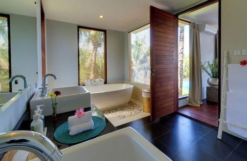 Senggigi Bed & Breakfast | Malimbu Cliff Villa