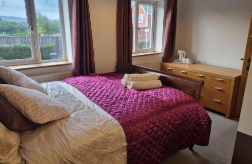 Larkfield House | Mallard Cottage Guest House