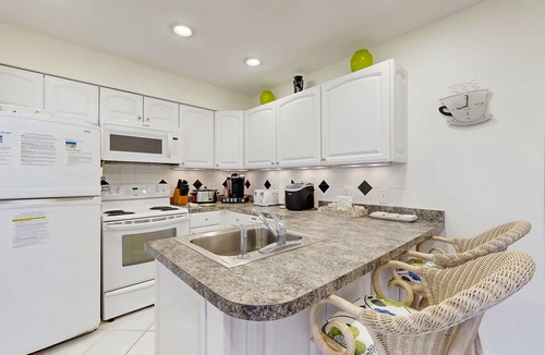 Selbyville Condo | Mallard Lakes condo w/community pool, hot tub, tennis & basketball court