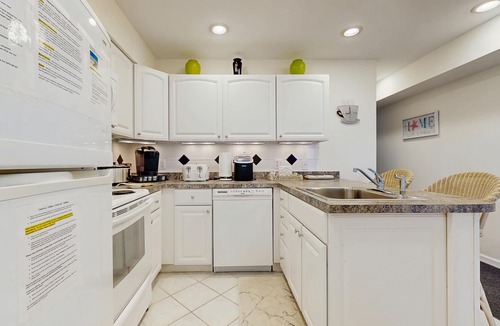 Selbyville Condo | Mallard Lakes condo w/community pool, hot tub, tennis & basketball court
