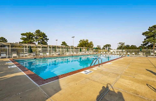 Selbyville Condo | Mallard Lakes condo w/community pool, hot tub, tennis & basketball court
