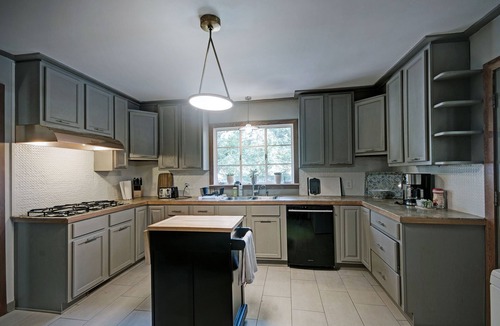 Tougaloo House | Mallard Manor: 3bd/2ba Home near WholeFoods