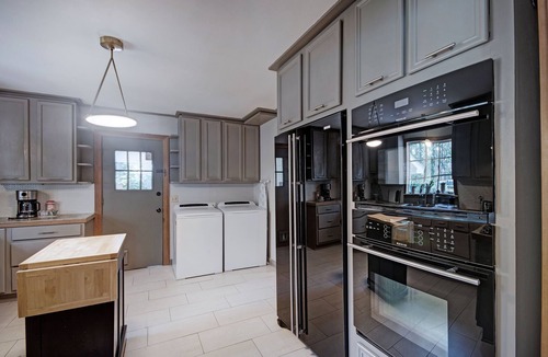 Tougaloo House | Mallard Manor: 3bd/2ba Home near WholeFoods