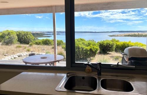 Pelican Lagoon House | Mallee Rise