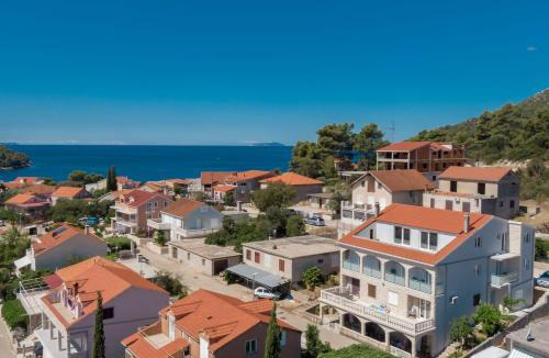 Brna Apartment | MALOA One bedroom White