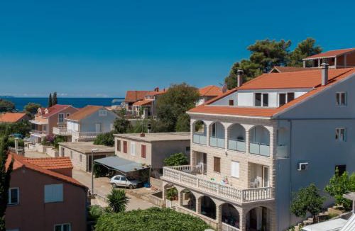 Brna Apartment | MALOA One bedroom White