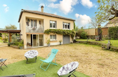 Saint-Julien-de-Lampon House | Maloan – Air-conditioned House with Private Pool and Outdoor Kitchen in Dordogne
