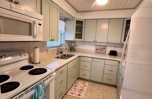 Bokeelia Apartment | MALU LANI Inn & Marina - Apartment #1