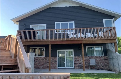 Elwood House | Mama Jen's NEWLY BUILT 4 BR Lake Front Home at Johnson Lake, Nebraska