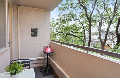 Hawthorn East Apartment | Mama Koko - A relaxing spacious second-floor apartment