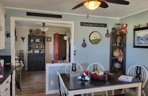 Clark's Harbour Bed & Breakfast | Mama`s By The Sea B&B
