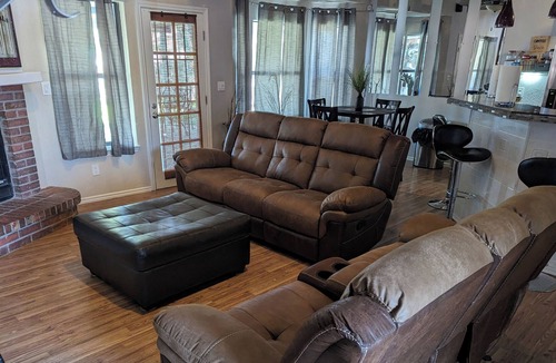 O'Shea Keleher House | Mama’s Cosy Cove w/Jacuzzi, gym, game room.