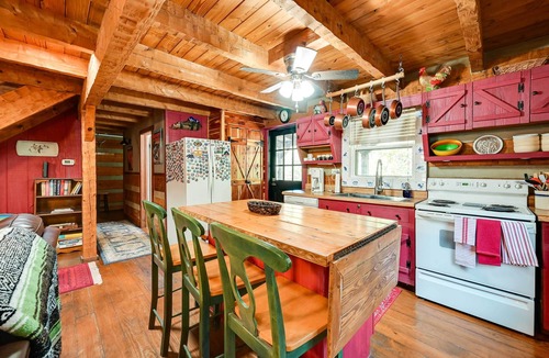 Mammoth Cave Cabin | Mammoth Cave Cabin w/Fire Pit - 3 Mi to Lake!