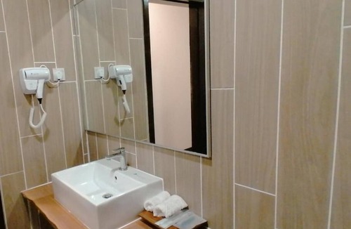 Pantai Barat Division Cabin | Mamutik Island Lodge