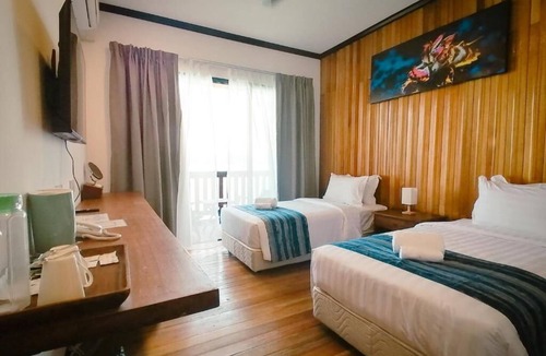 Pantai Barat Division Cabin | Mamutik Island Lodge